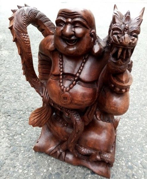 Sculptura asiatica dintr-o singura bucata de lemn