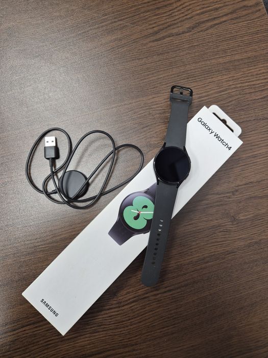 Смарт часовник Samsung Galaxy Watch 4