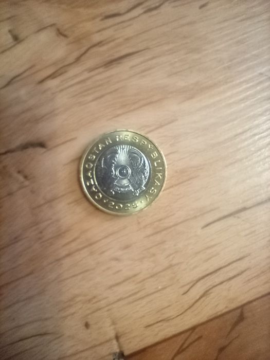 продам манету 100 тенге