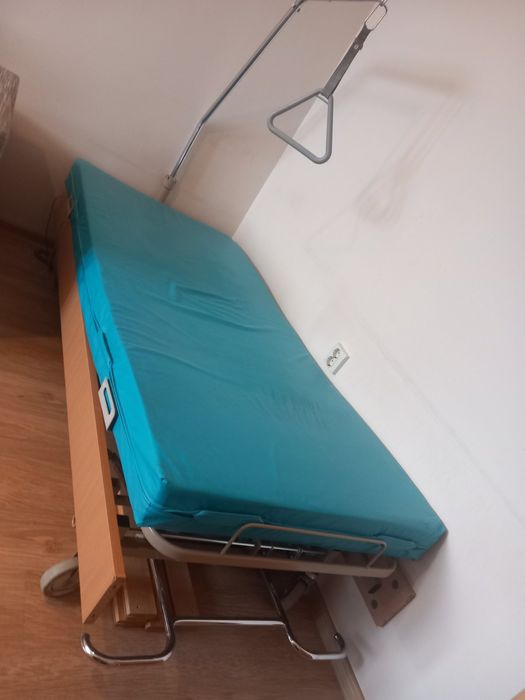 Ново електрическо болнично легло с матрак и дистанционно