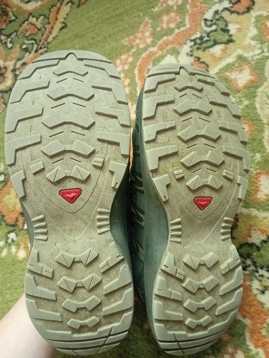 Ботинки фирменные Salomon на мальчика 36 размер в хор. сост.