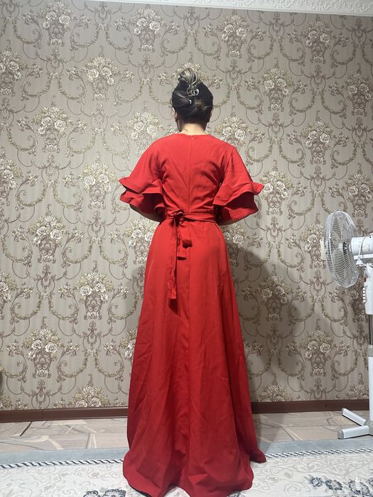 Красное платье