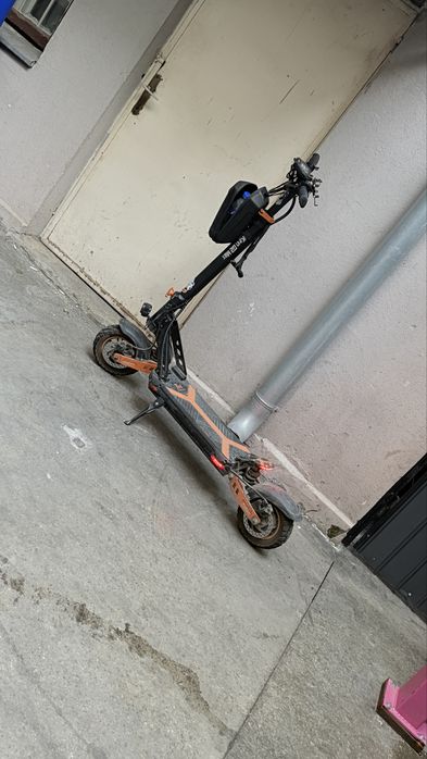 Vând trotineta electrica kukirin g 2 max