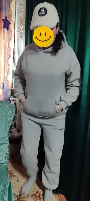 Спортивный женский костюм очень теплый