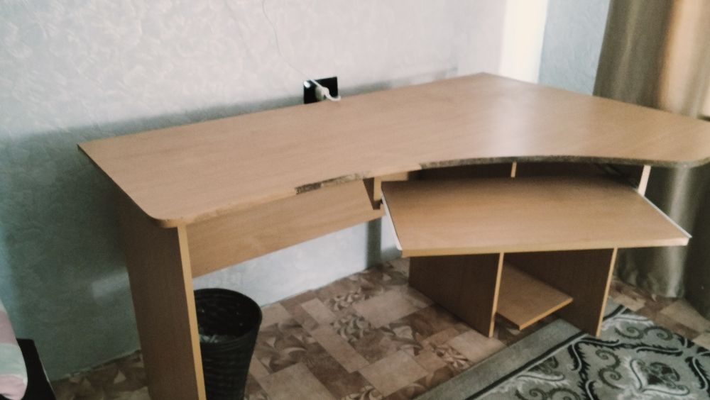 Продам угловой компьютерный стол