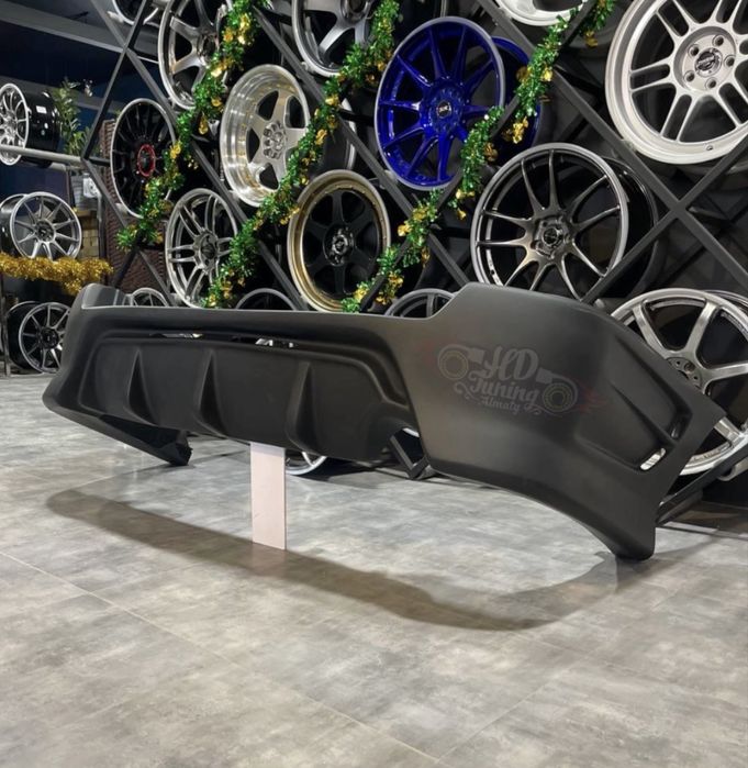 Бампер задний Toyota Caldina