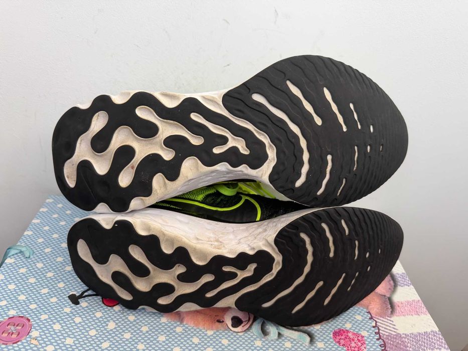 Nike React Infinity Run Flyknit 2 Volt Black ''оригинални маратонки 44 номер