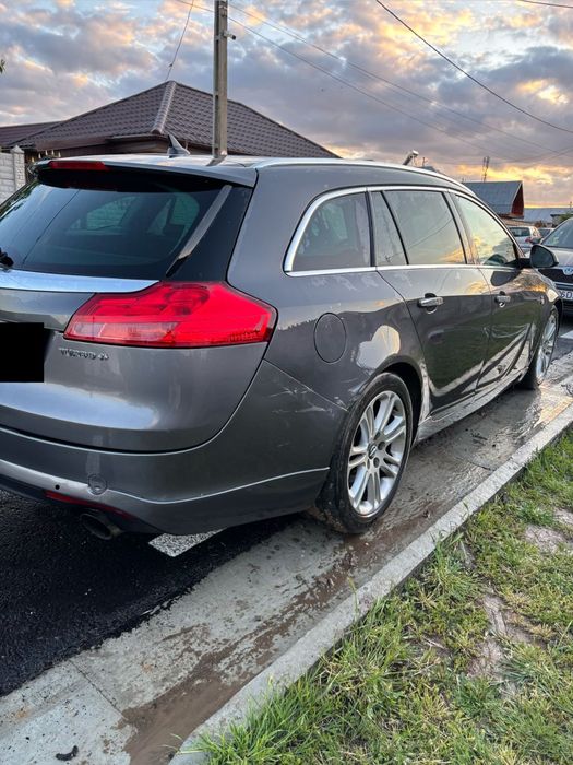 Vând Opel insignia OPC LINE SPORT TOURIER  4 x 4 turbo benzina 220 cp