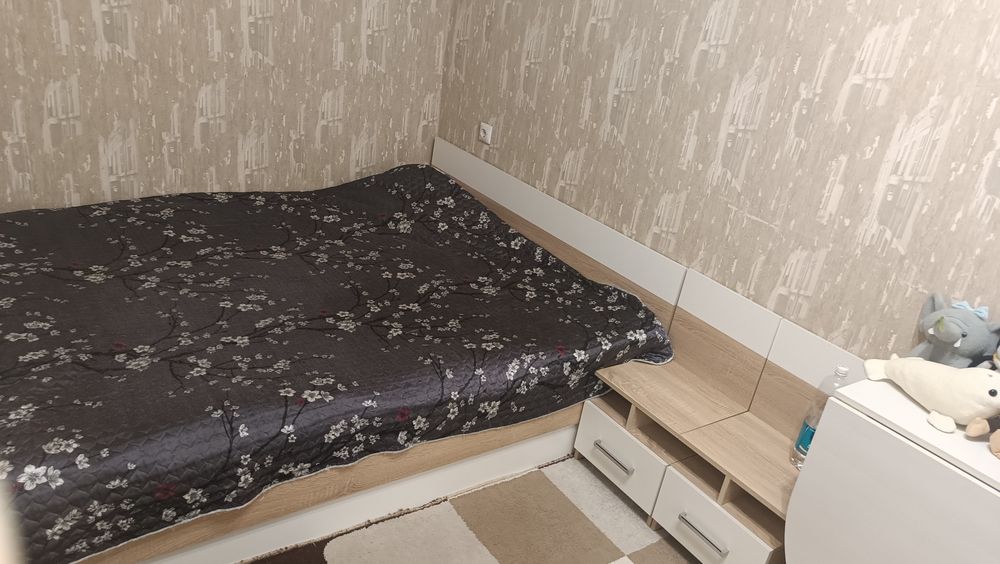 Продам спальный гарнитур
