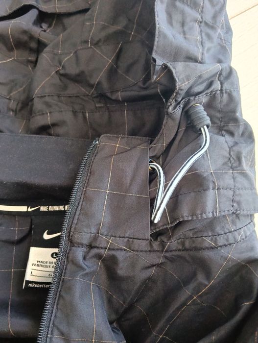 Мъжка ветровка Nike (L) 30€