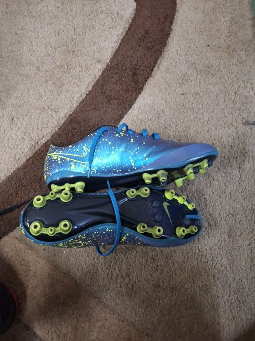 Бутони за футбол