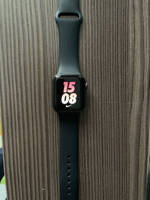 Apple watch   SE