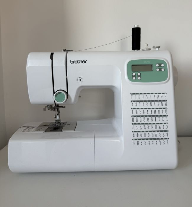 Mașina de cusut Brother CS70s computerizată