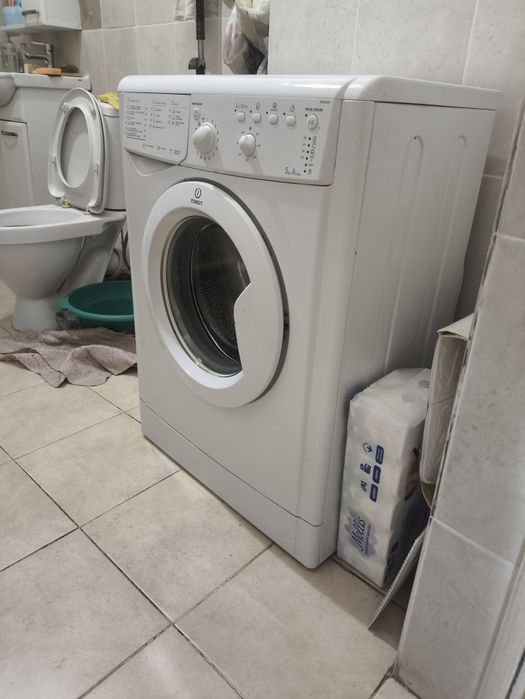 Срочно продам стиральную машину Indesit