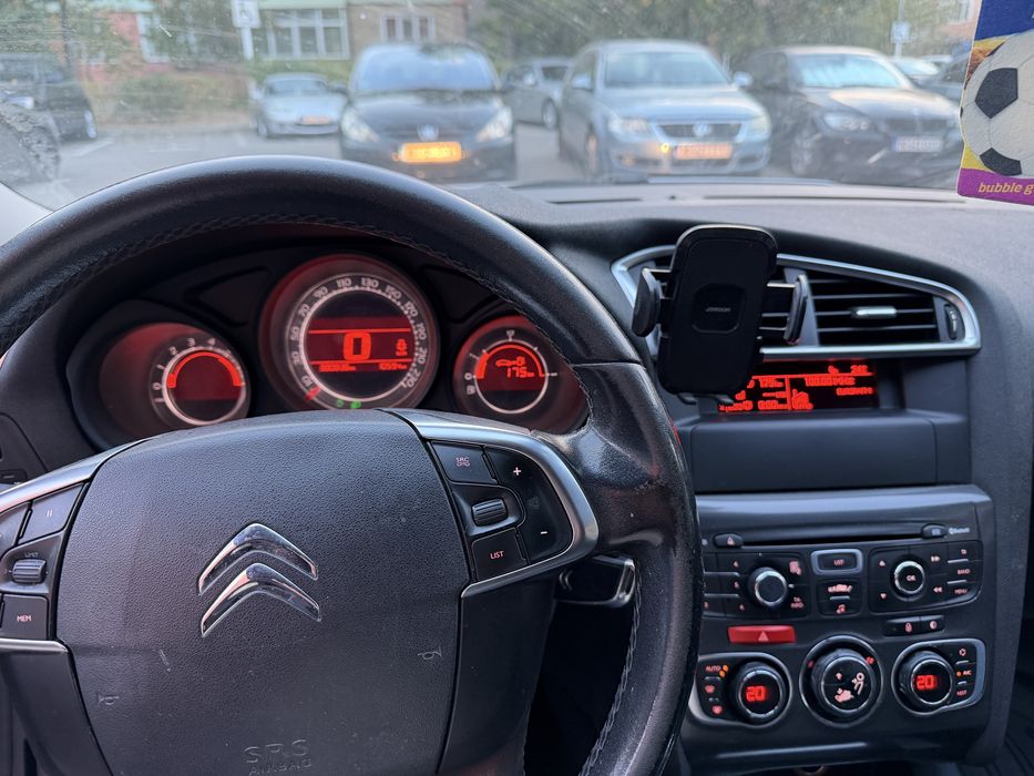 Vand Citroen C4 2014 usor avariat