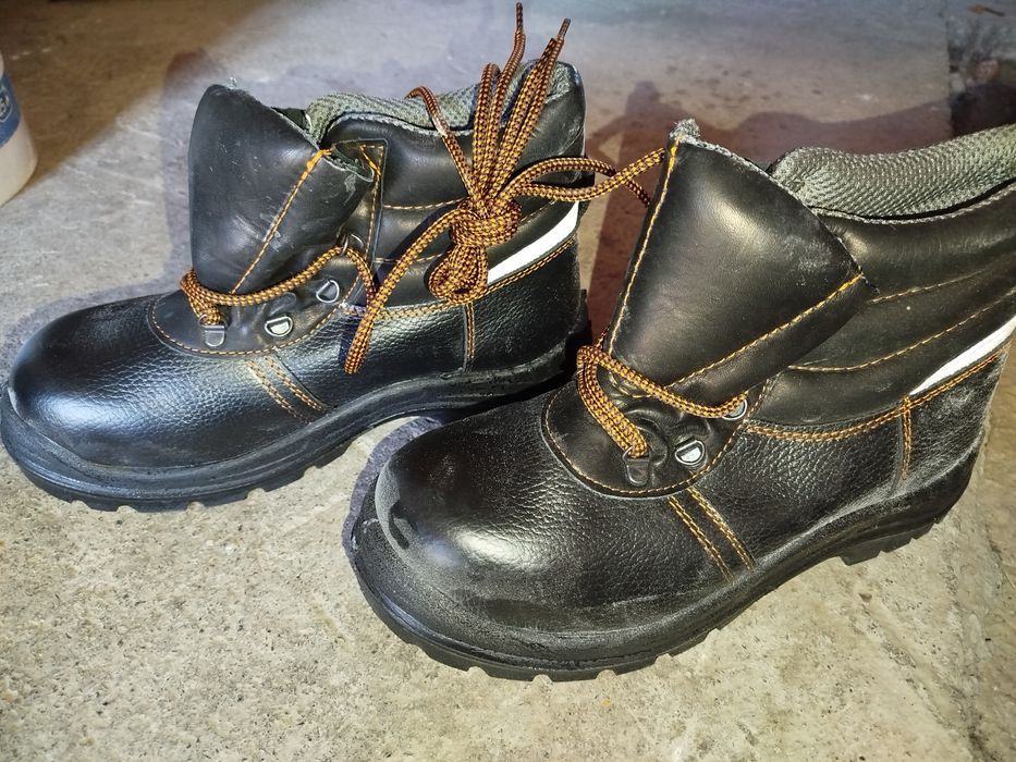 Срочно рабочи обувь три пары 41 размер