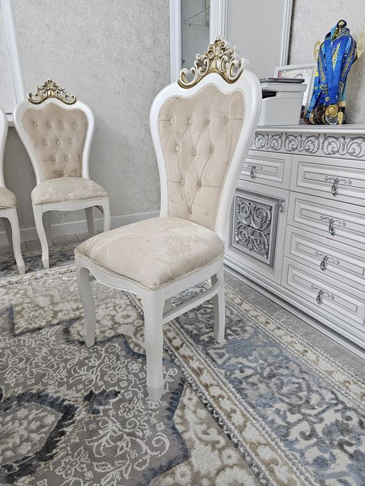 В хорошем состоянии стулья