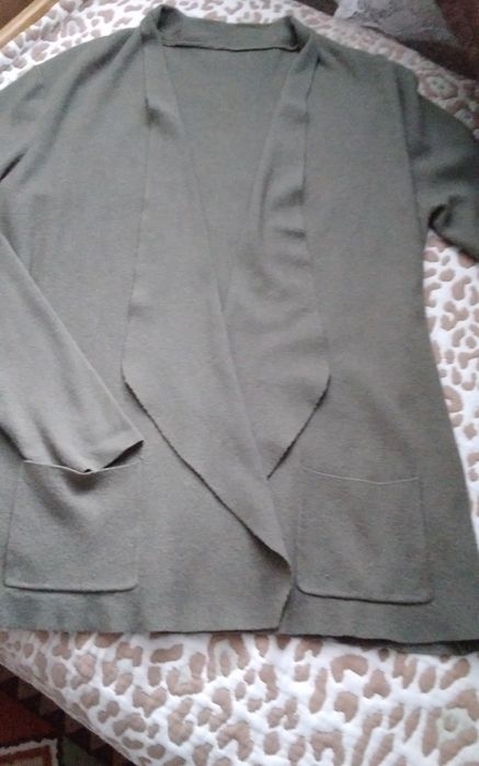 Дамски жилетки и бяла ажурена