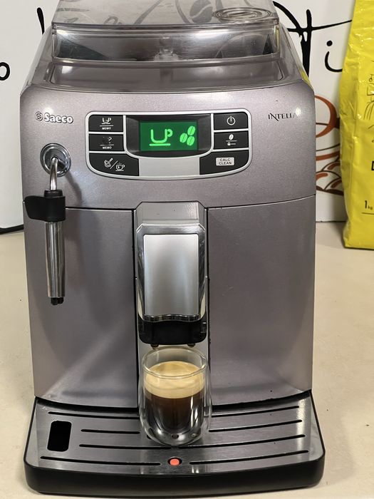 Кафемашина кафе автомат Saeco intelia с гаранция