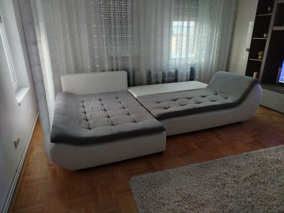 Colțar extensibil gri cu alb