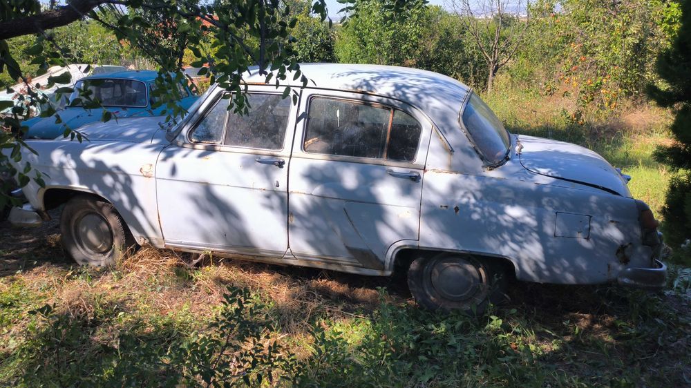 Автомобил Волга М21