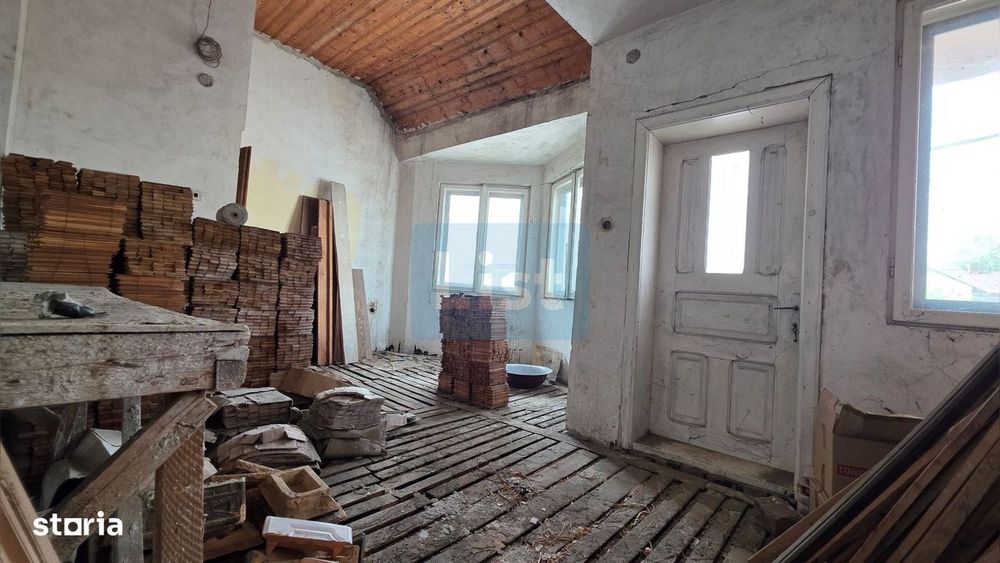 Casa 8 camere + Teren 441 mp, Central