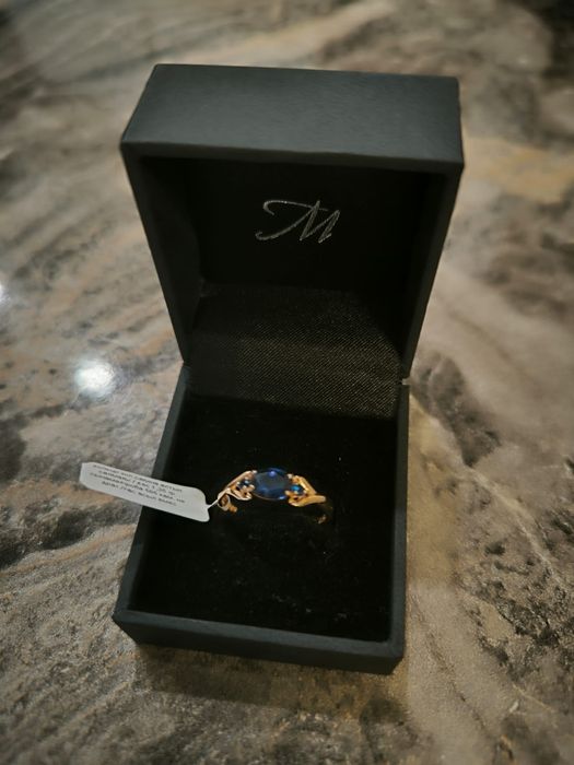 Золотое красивое кольцо