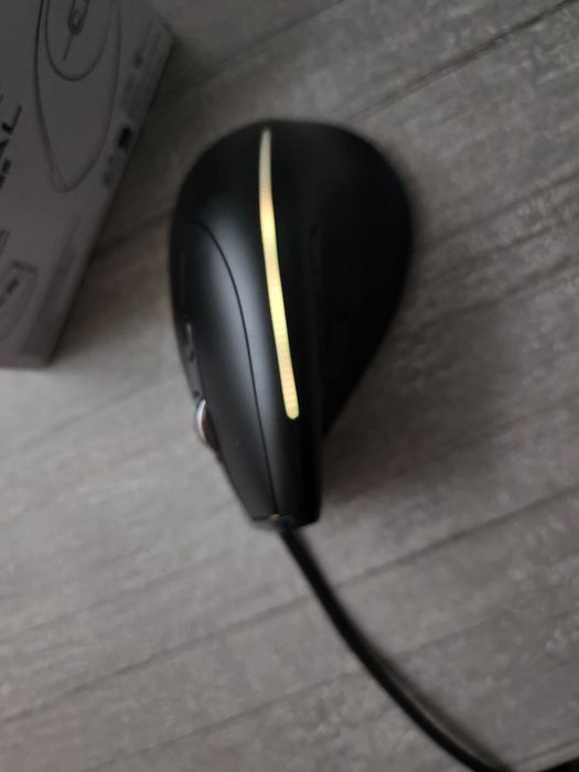 Вертикальная мышь компьютерная.