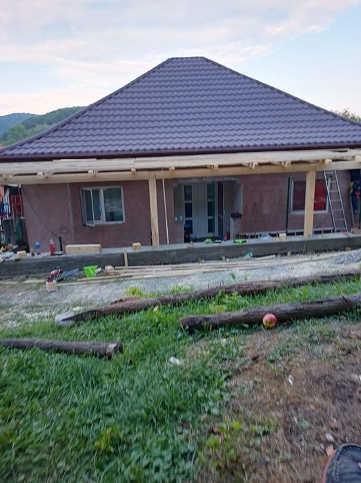 Executam acoperisuri la cerere