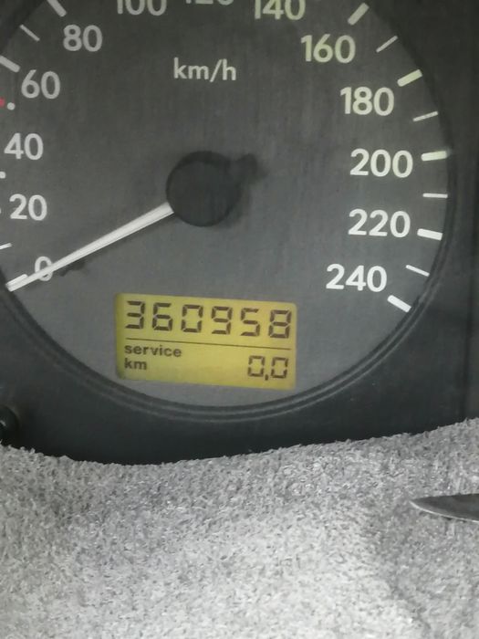 Продается автомобиль Volkswagen Sharan.