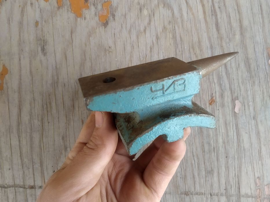 Заргар ( ювелирные инструменты) сотилади.