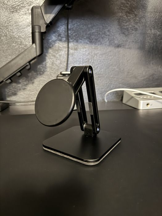 Suport magnetic de telefon