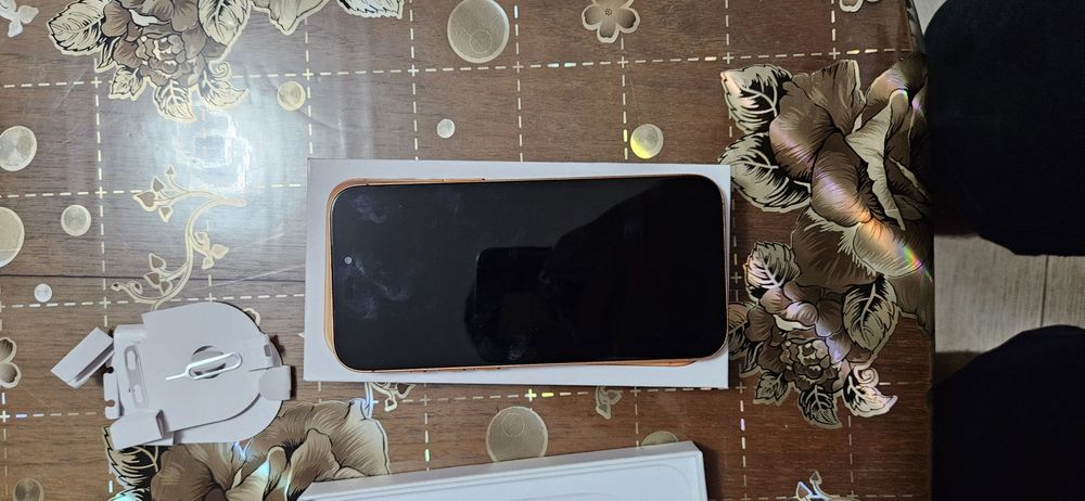 IPhone 17,intact sigilat,rulează perfect,nu este original dar funcționează foarte bine