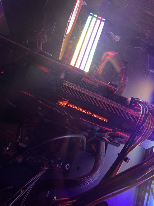 Vand 1070ti sau tot pc!!!