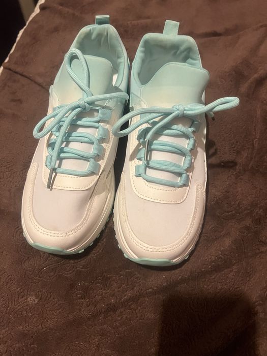 Спортни обувки/ маратонки