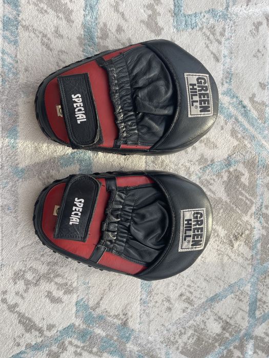 Продам Оригинальные лапы . коженные для бокса