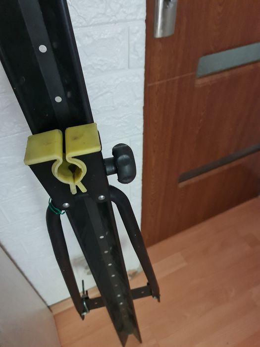 Vând suport bicicleta