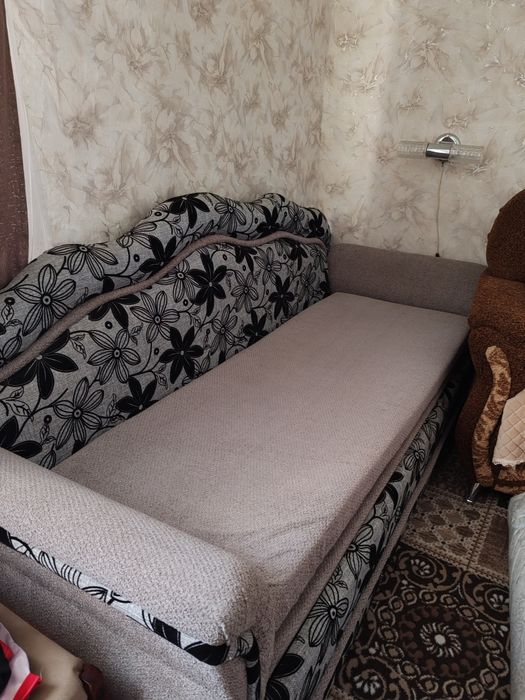 Продам диванчик б/ у в хорошем состоянии