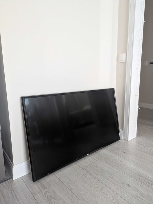 Телевизор LG 43' uj630v