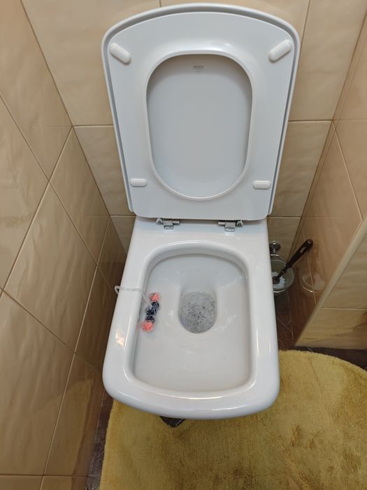Продавам испанска тоалетна чиния Рока Сидни , Roca Sidney