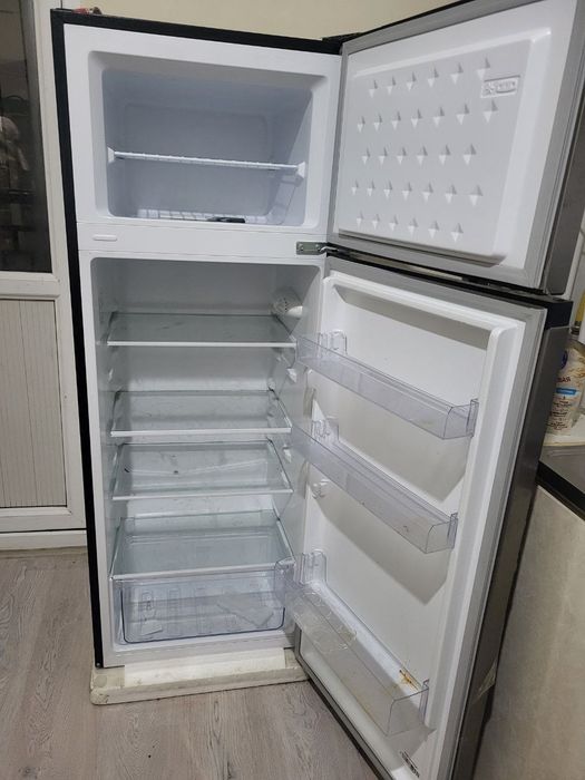 Muzlatgich. Holati yaxshi.