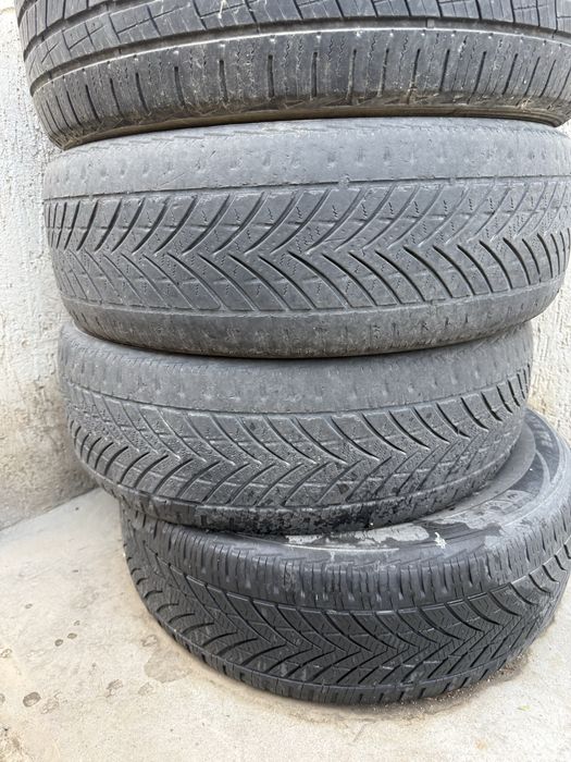 Шины б/у 4 штуки  235/65/17