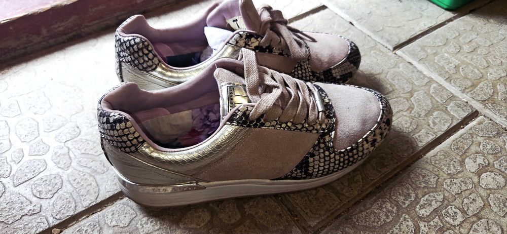 Adidasi Ted Baker