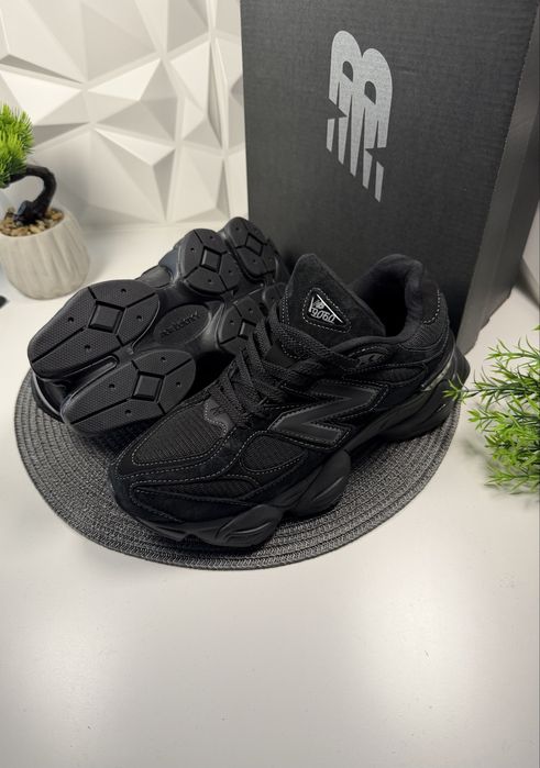 New Balance 9060 Triple Black