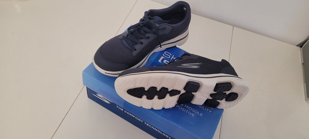 Продавам мъжки маратонки Skechers GO WALK