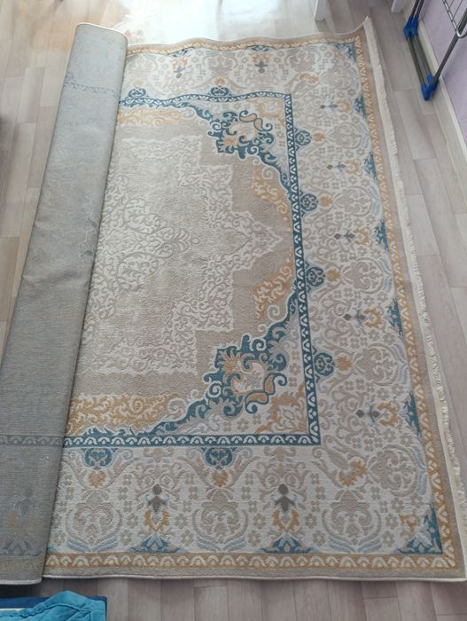 Ковёр в хорошем состоянии