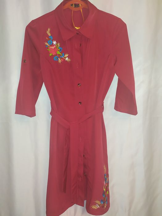 Красивая туника с поясом и вышивками в идеальном состоянии. Карты НЕТ.