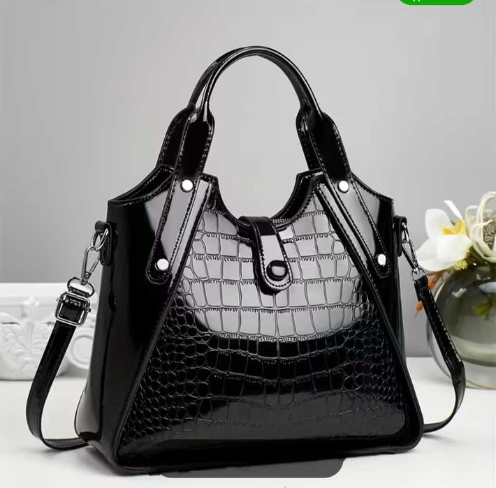 Нова черна лачена чанта 30/26 + портмоне