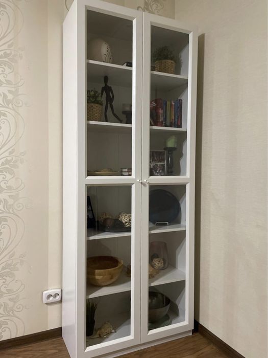 Шкаф - витрина (практически новый)