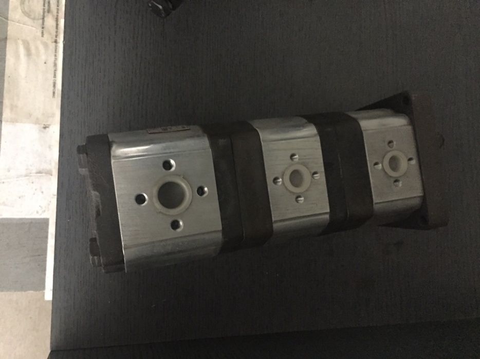 Pompe hidraulice triplex cu 3 compartimente
